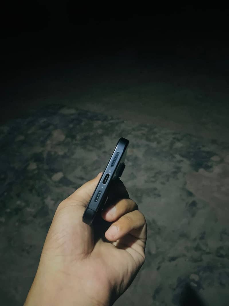 Apple iPhone 15 Pro Max 3