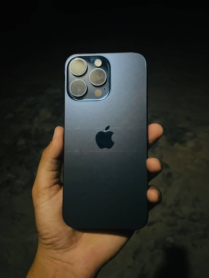 Apple iPhone 15 Pro Max 6