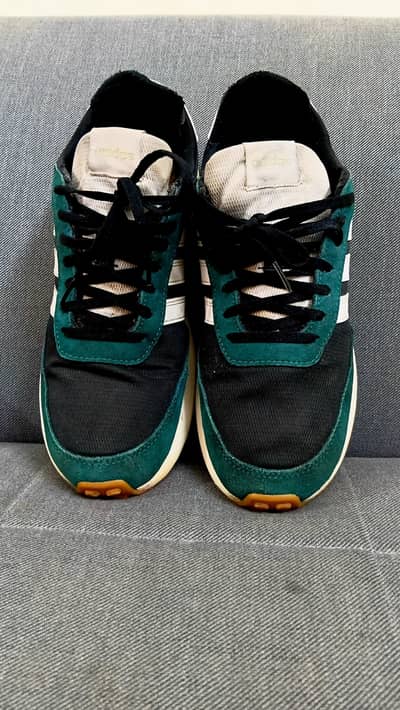 Adiddas Original pre loved shoes
