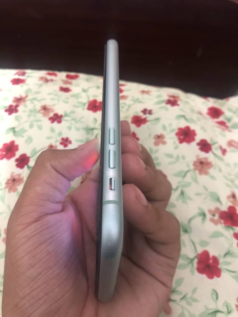 Apple iPhone 11 4