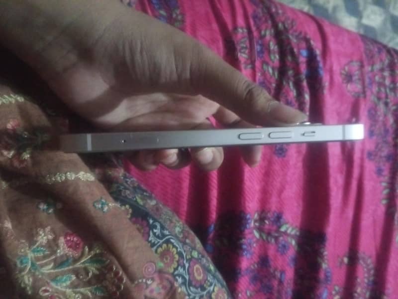 Apple iPhone 13 2