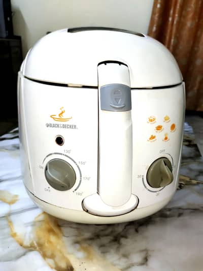 Black & Decker Deep Fryer (Model EF40)