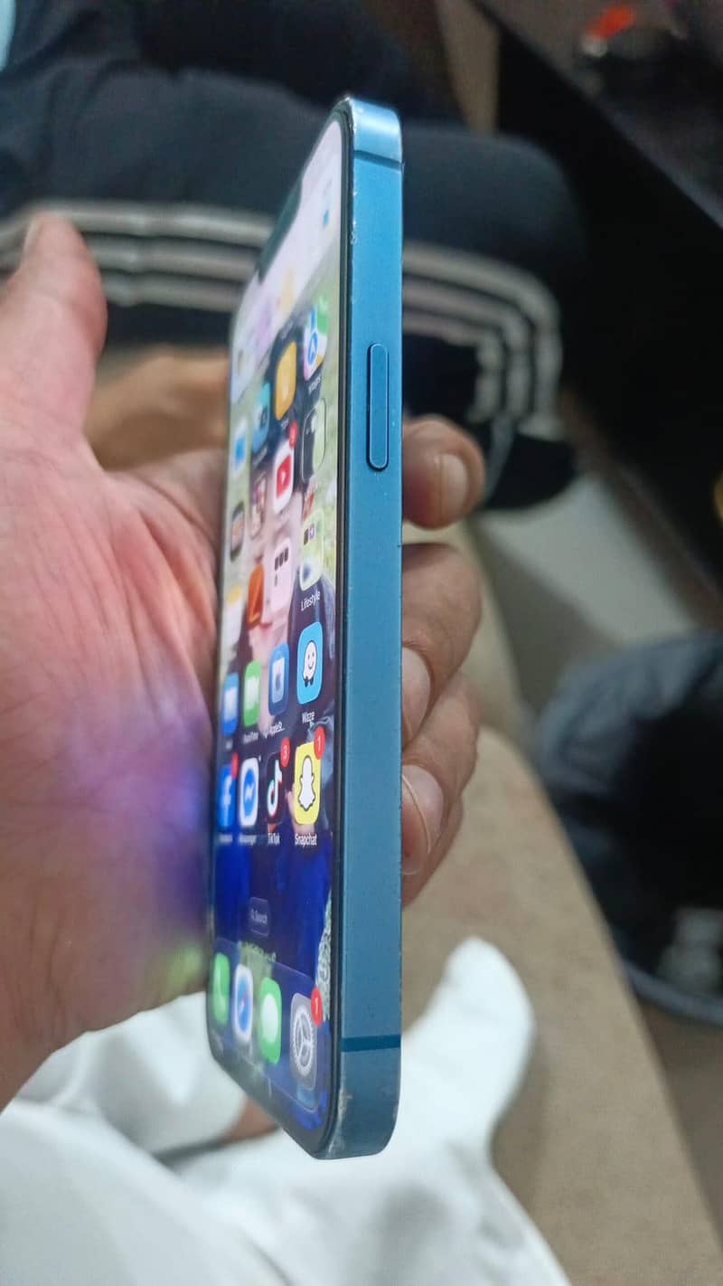 Apple iPhone 13 1