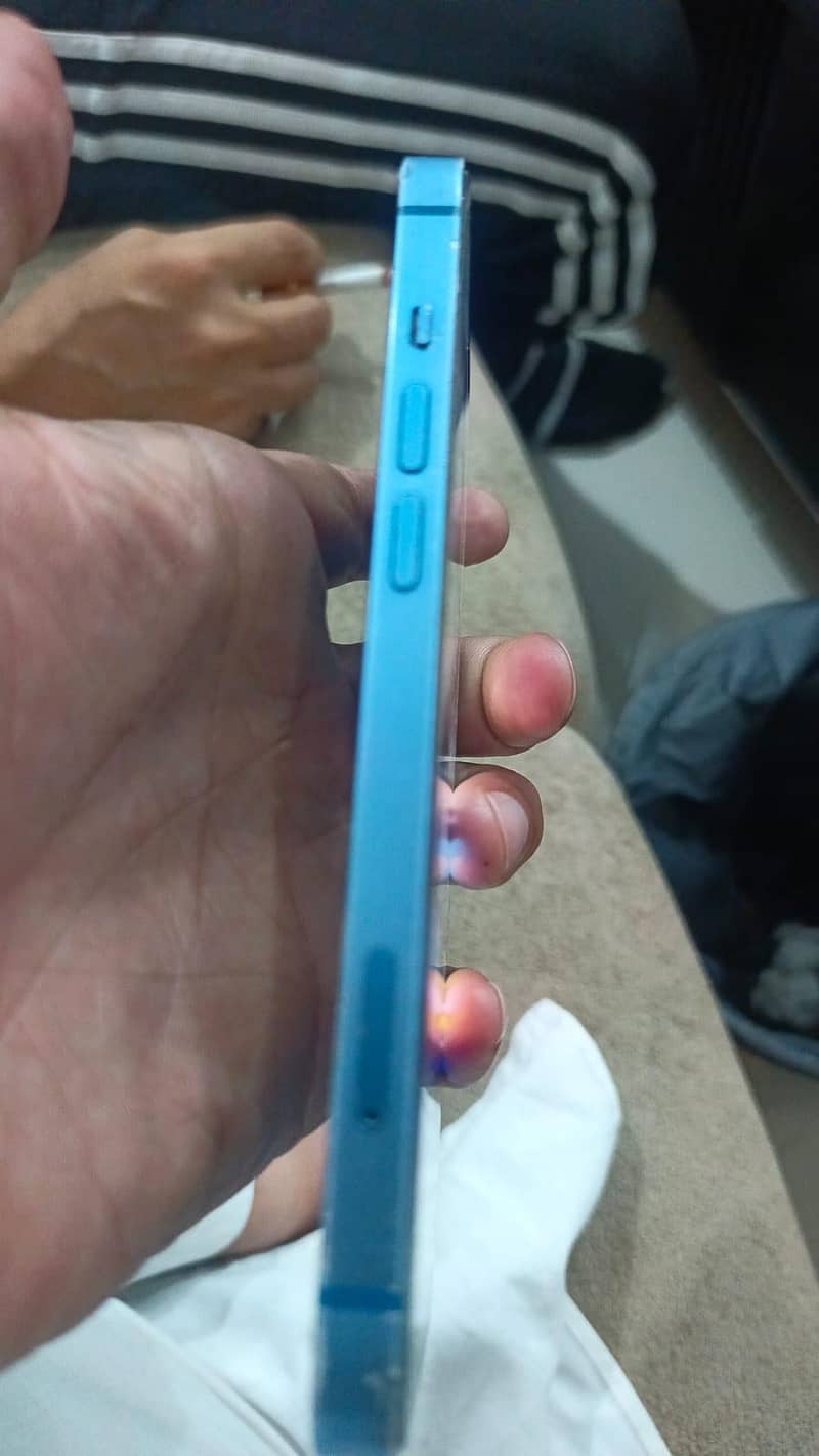 Apple iPhone 13 2