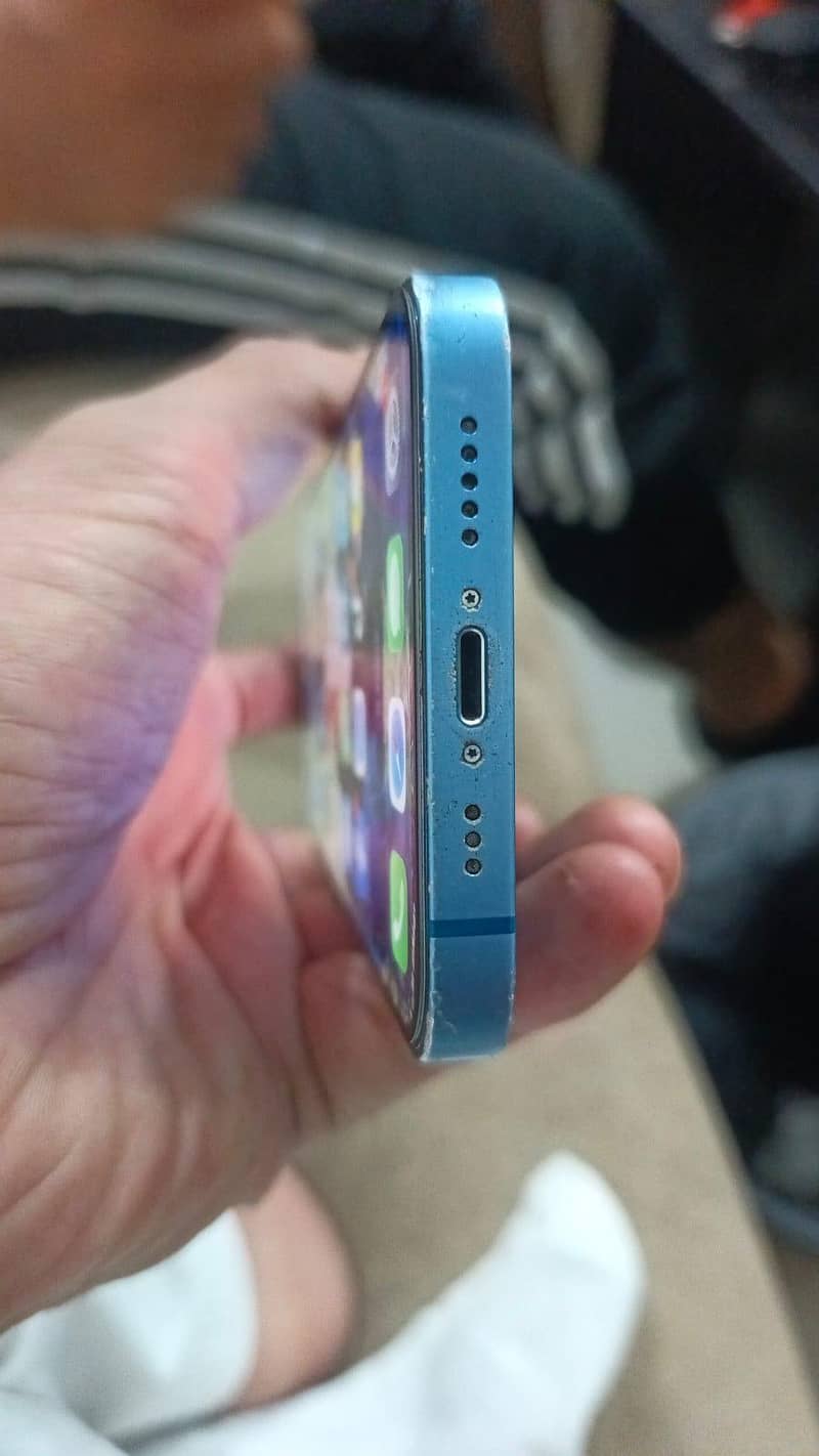 Apple iPhone 13 5