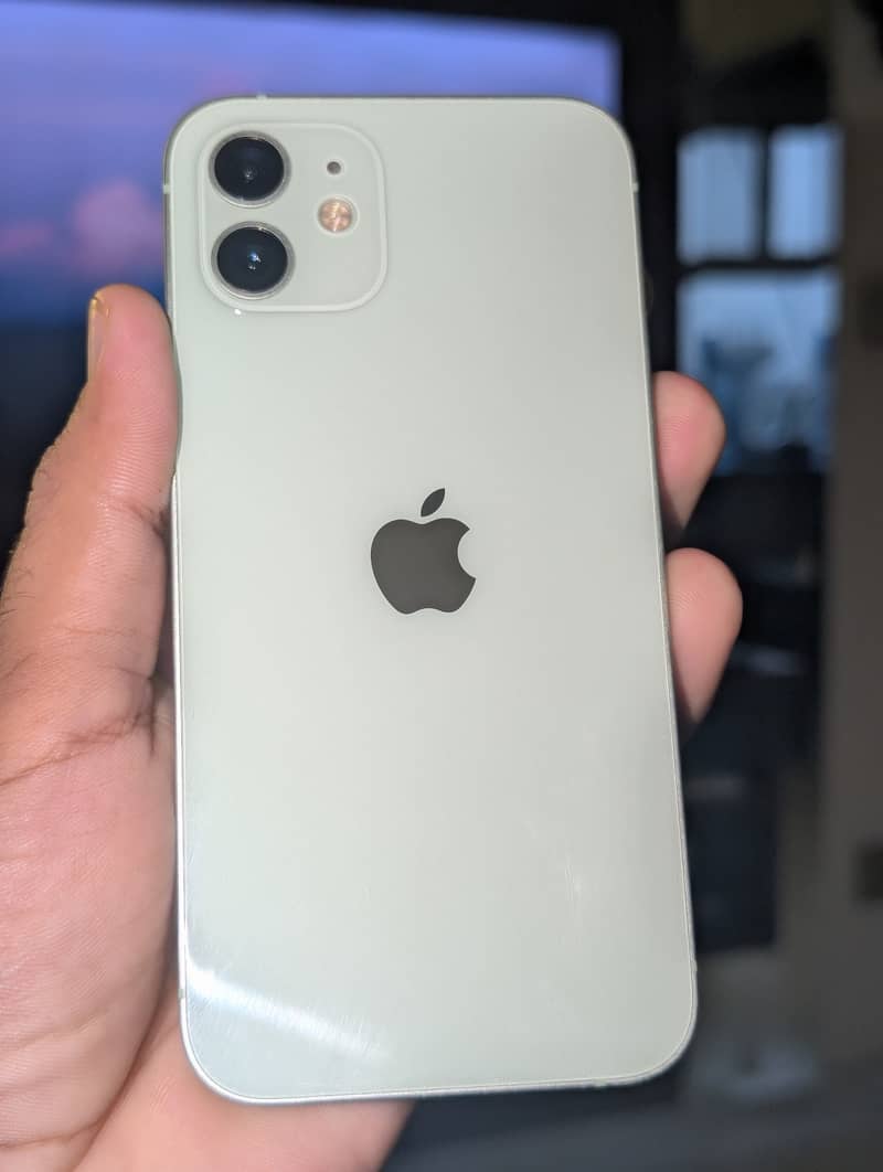 Apple iPhone 12 4