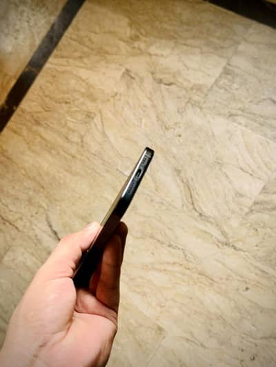 Apple iPhone 16