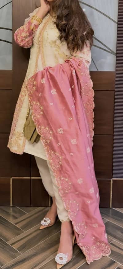REPUBLIC WOMENSWEAR READY TO WEAR