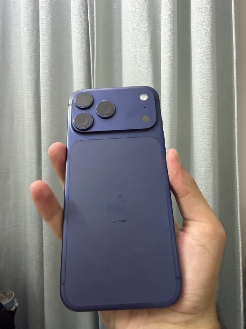 Apple iPhone 17 Pro Max 1