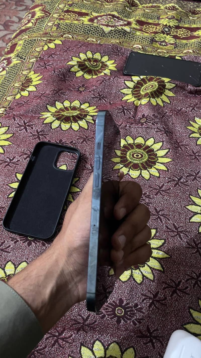 Apple iPhone 12 Pro Max 4