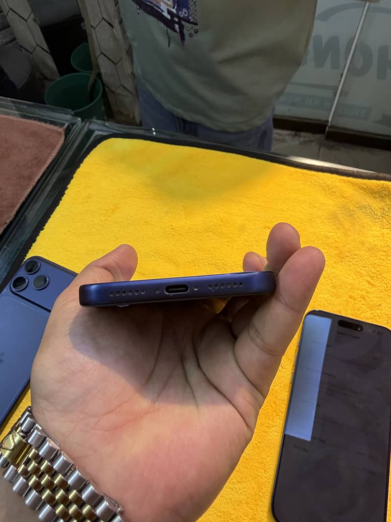 Apple iPhone 17 Pro Max 4