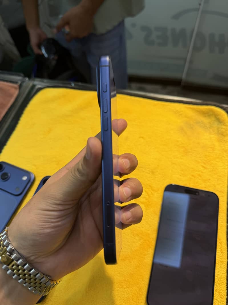 Apple iPhone 17 Pro Max 6