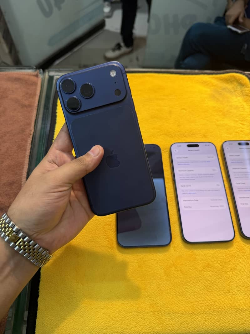 Apple iPhone 17 Pro Max 12