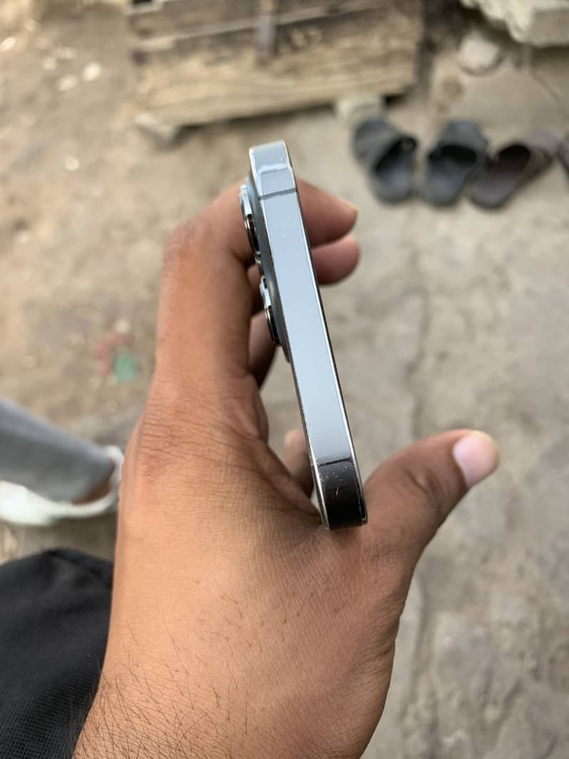 Apple iPhone 13 Pro Max 4
