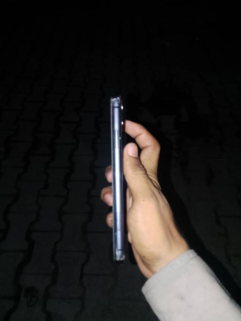 Apple iPhone 11 3
