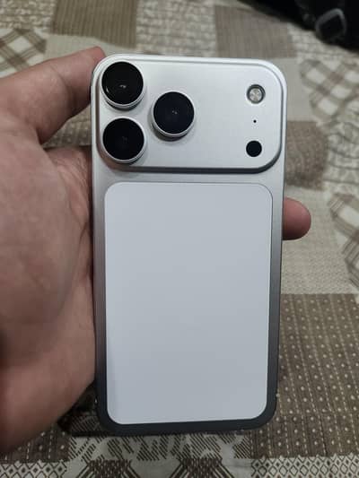 Apple iPhone XR Converted into 17 pro