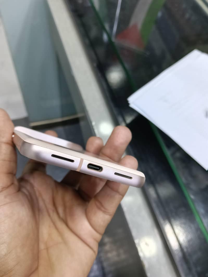 Google Pixel 8 4