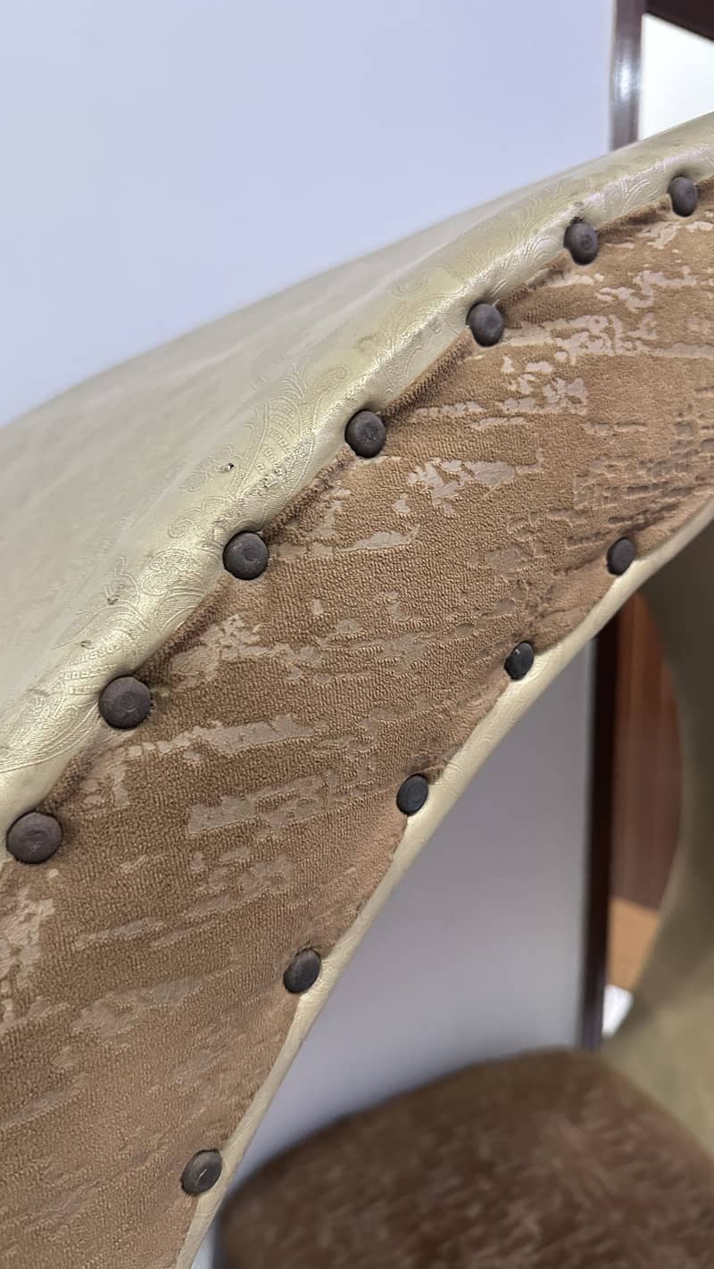 Round sofa 1