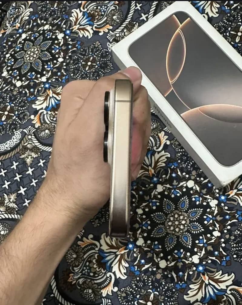 Apple iPhone 16 Pro Max 3