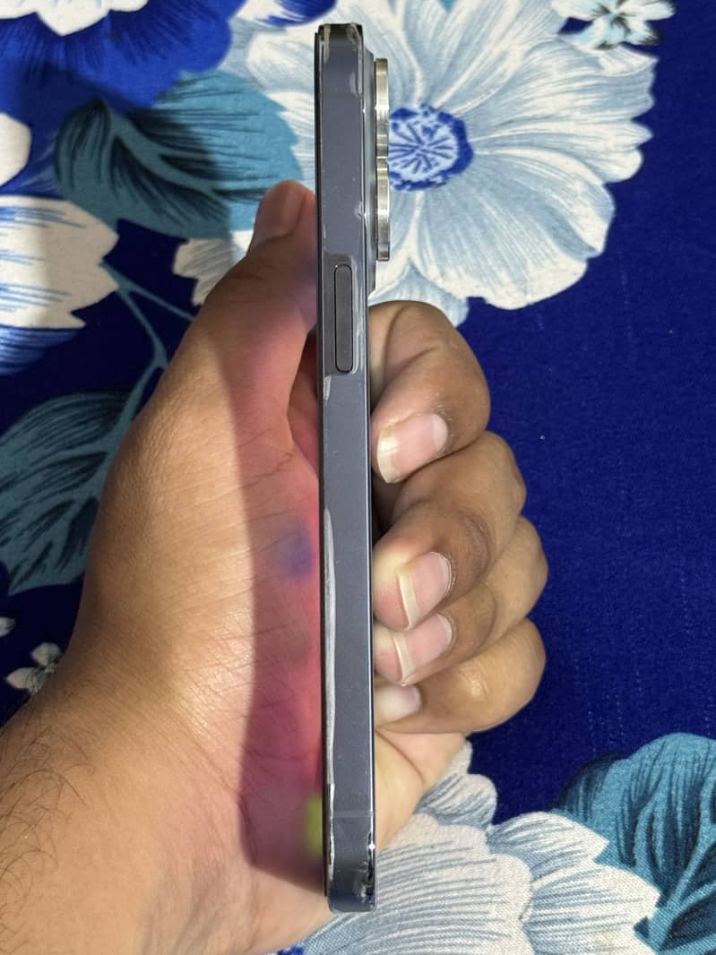 Apple iPhone 13 Pro 2