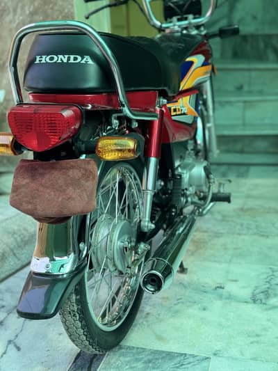 Honda CD 70 2025