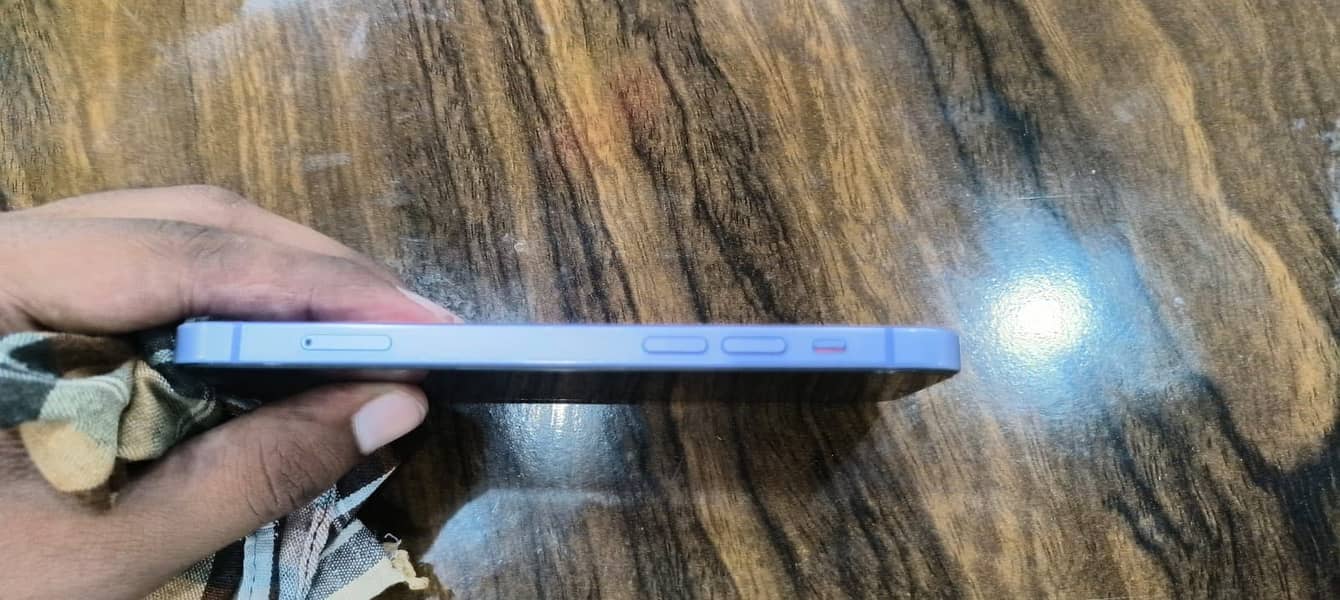 Apple iPhone 12 4