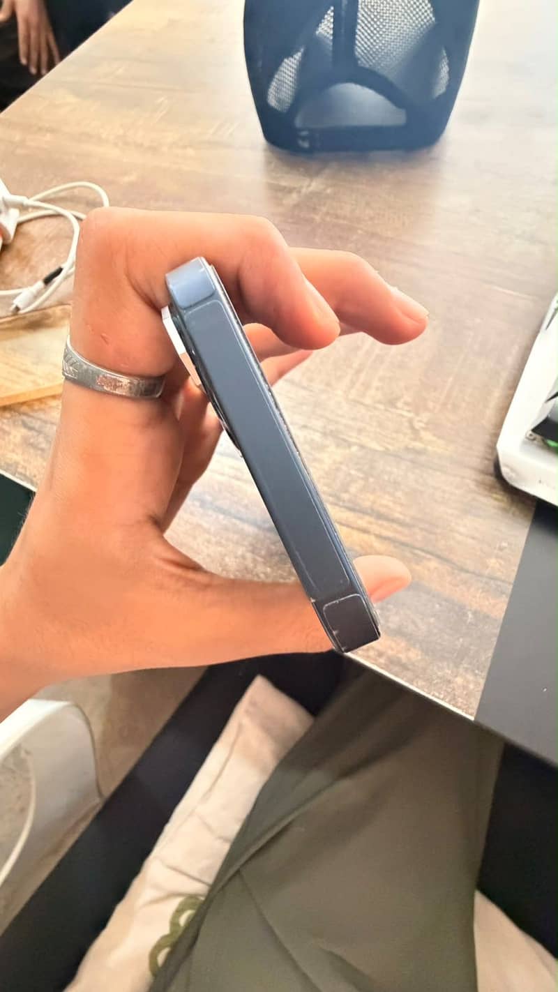 Apple iPhone 13 5
