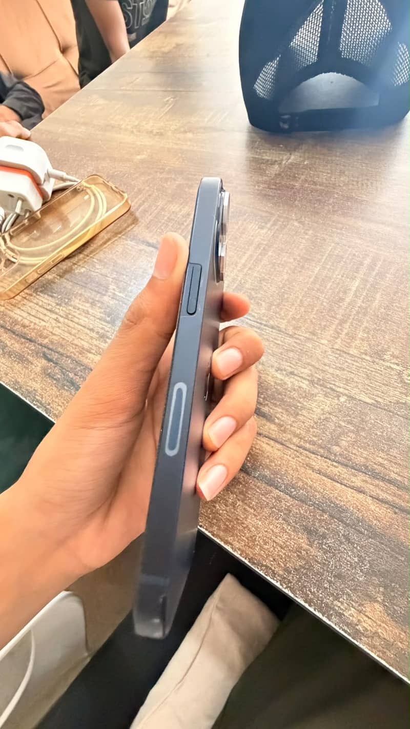 Apple iPhone 13 6