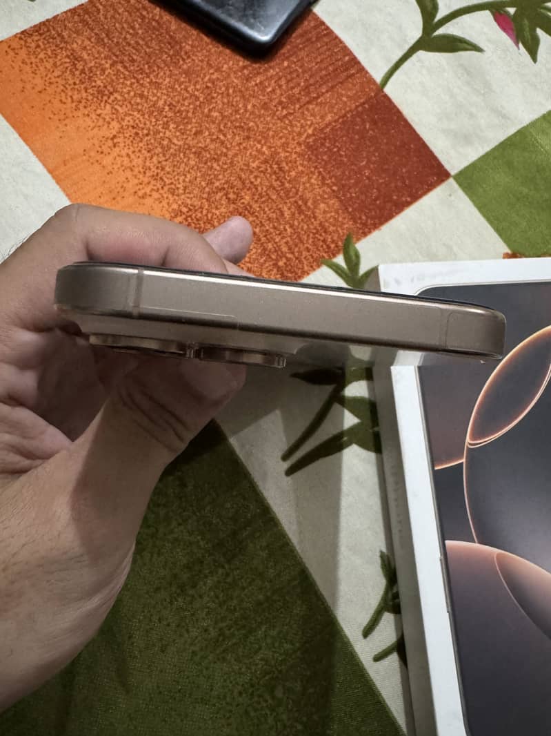 Apple iPhone 16 Pro Max 1