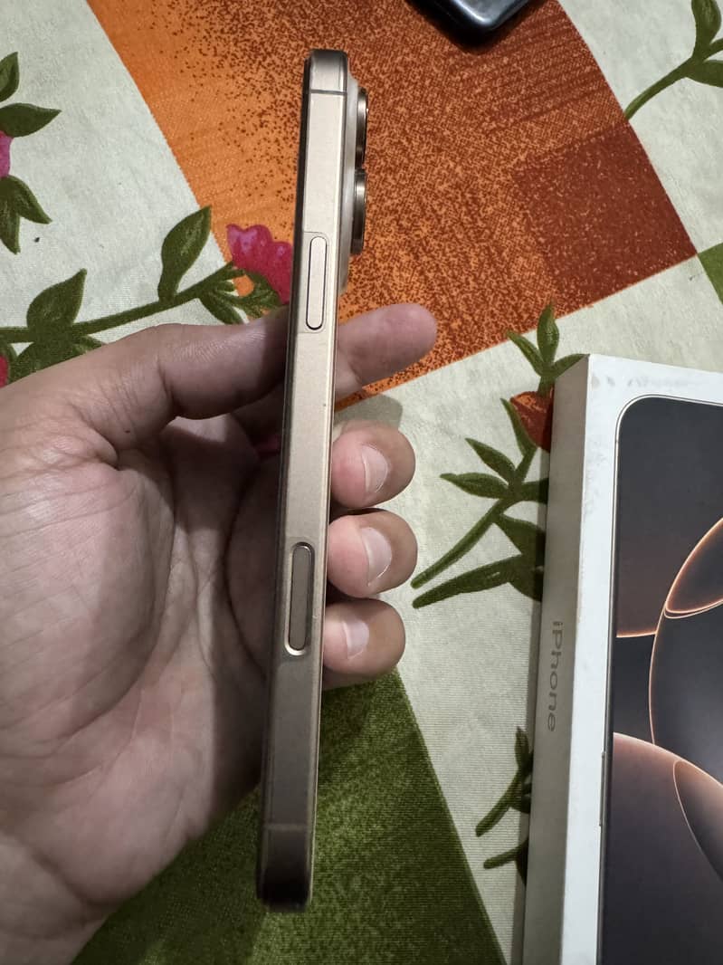 Apple iPhone 16 Pro Max 2