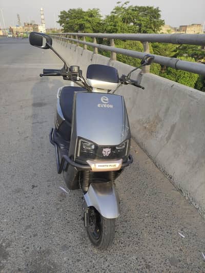 Eveon Pronto Plus Electric Scooter | 72V 32Ah | 90KM Range
