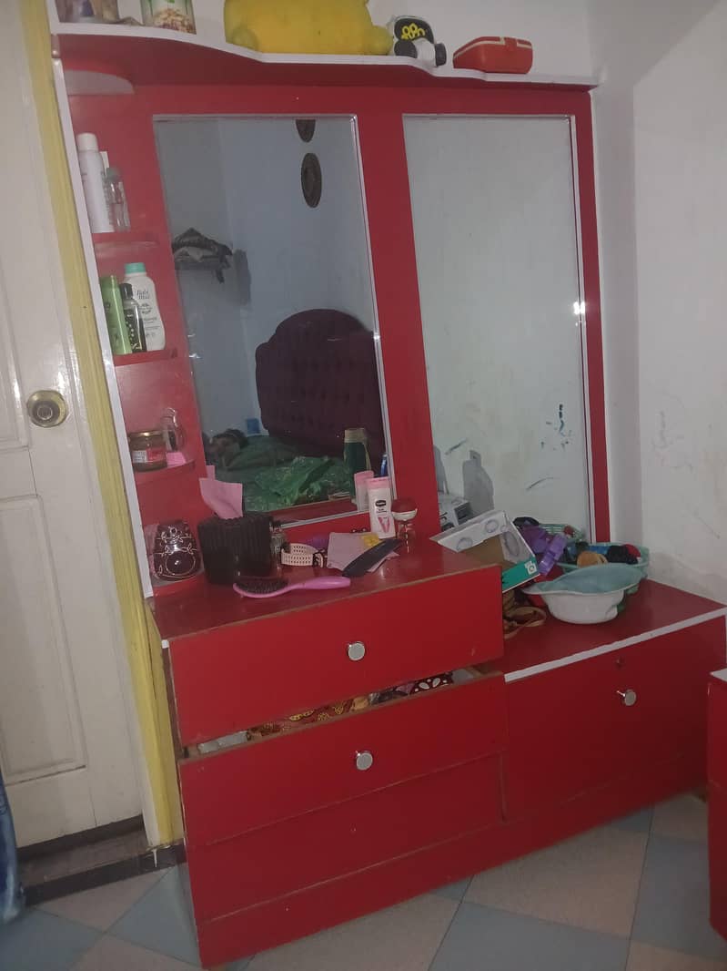 dressing table and side table 0