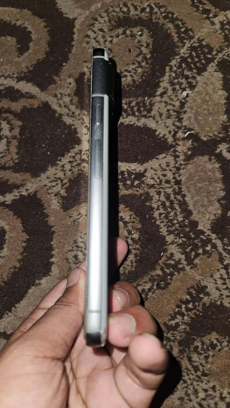 Google Pixel 8 4