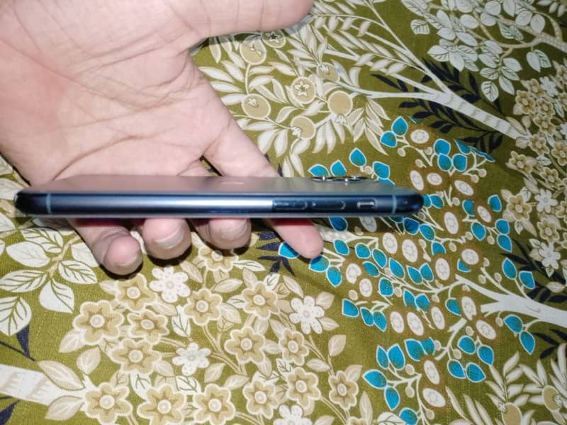 Apple iPhone 11 Pro 3