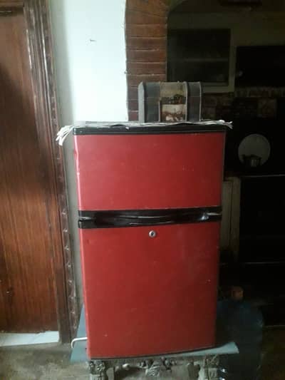 Hitachi mini fridge