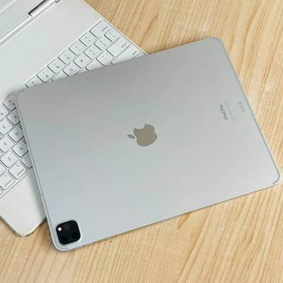 MacBook Air M2 Chip//iPad Pro M-2 Chip 6th Generation. .