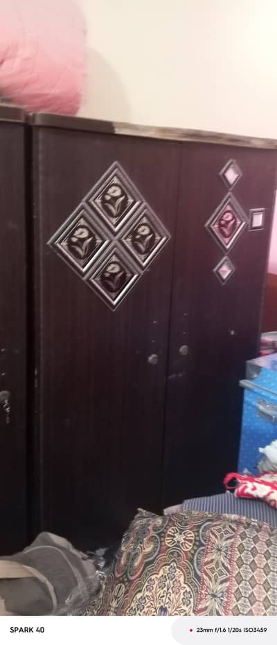 Wardrobe for sale urgently demand 8500