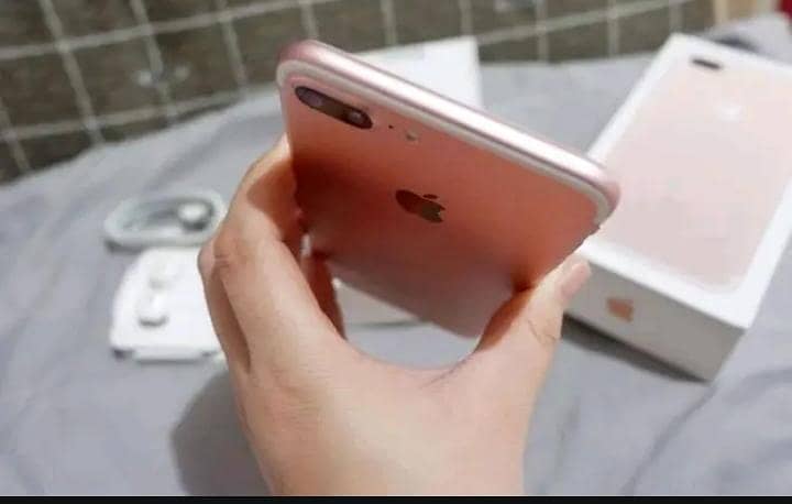 Apple iPhone 7 Plus 0