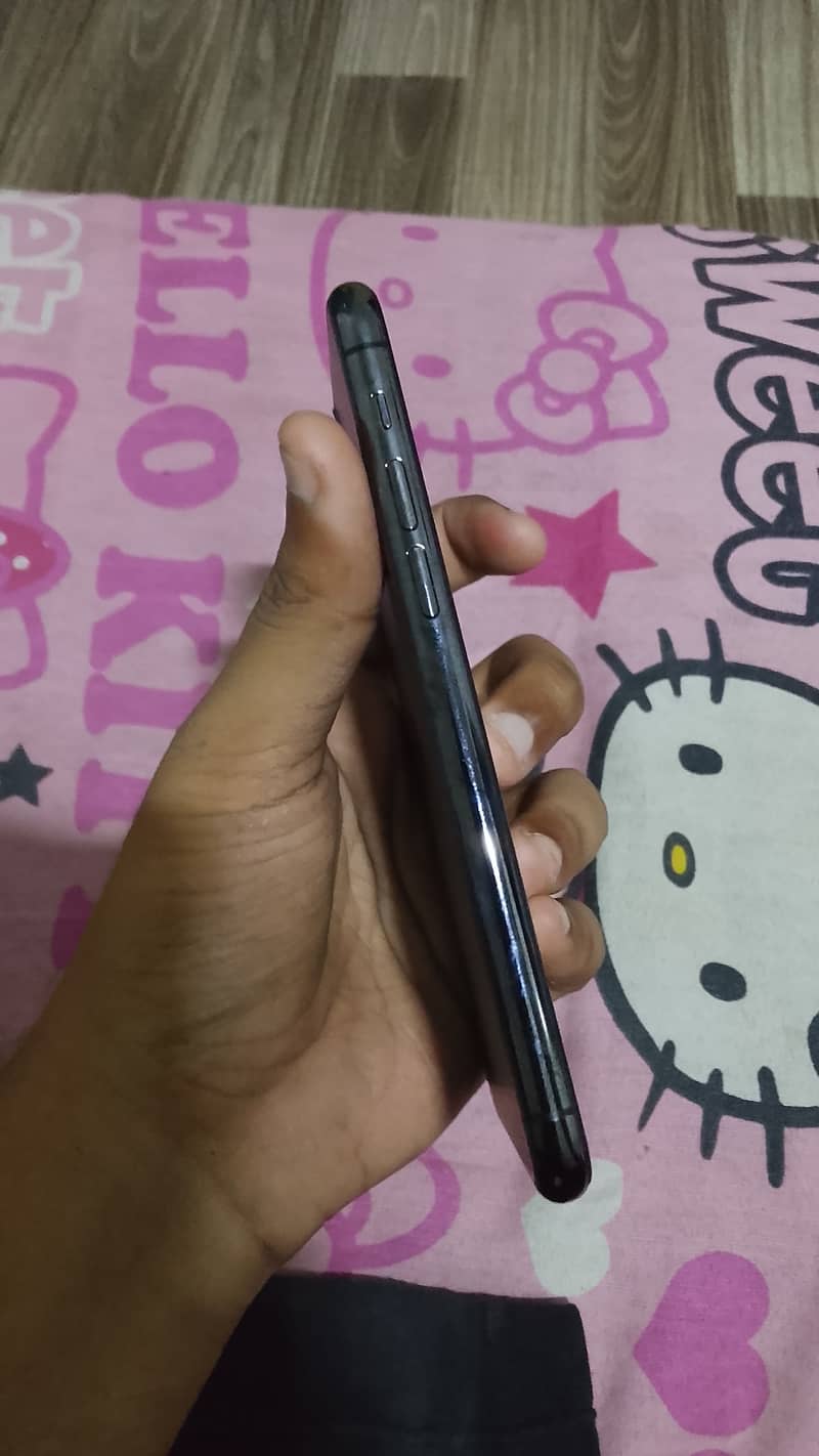 Apple iPhone 11 Pro 4