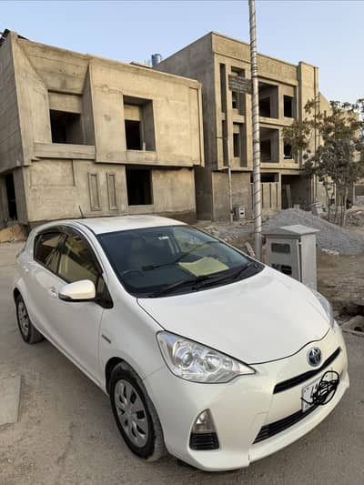 Toyota Aqua 2013 model G great hai 1 piece touch up hai