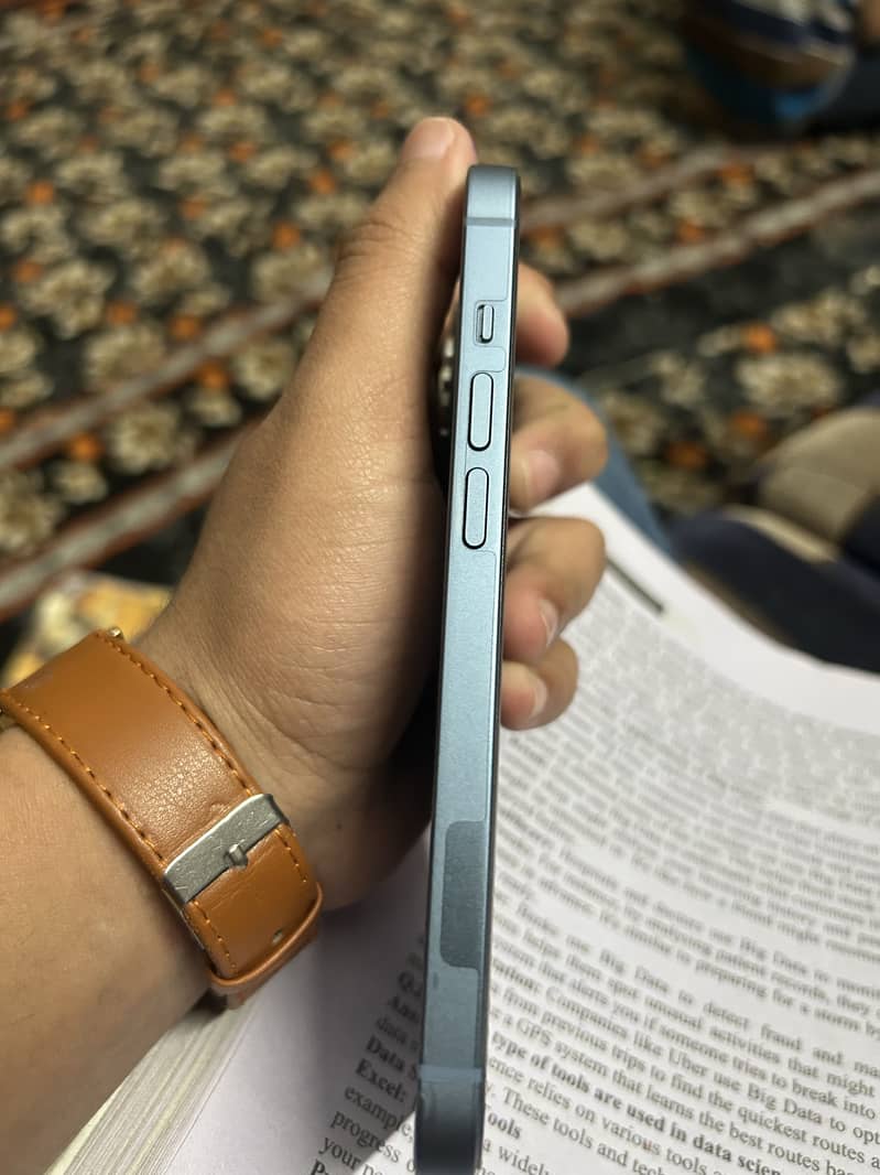 Apple iPhone 14 2