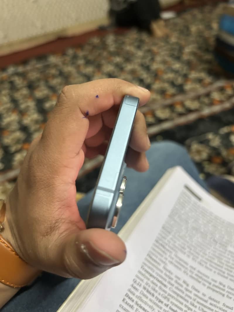 Apple iPhone 14 4