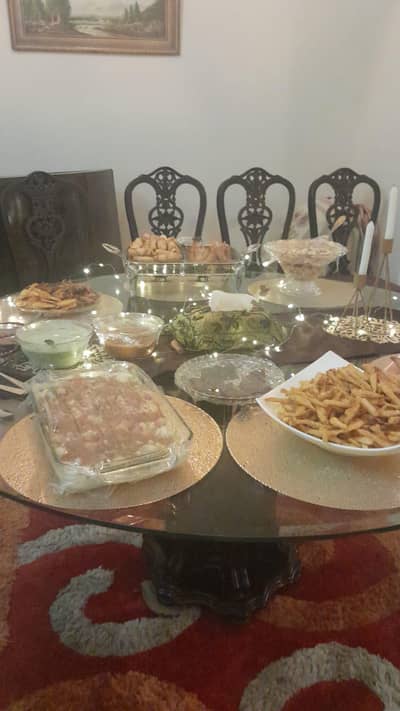dinning table and 6 chairs