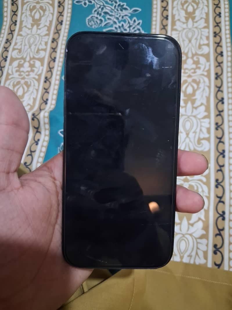 Apple iPhone 15 4
