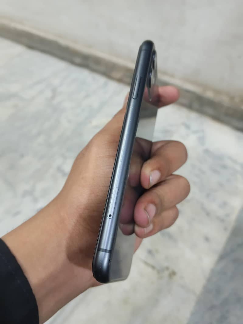 Apple iPhone 11 0