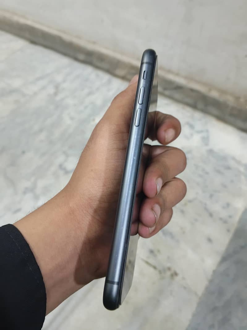 Apple iPhone 11 3
