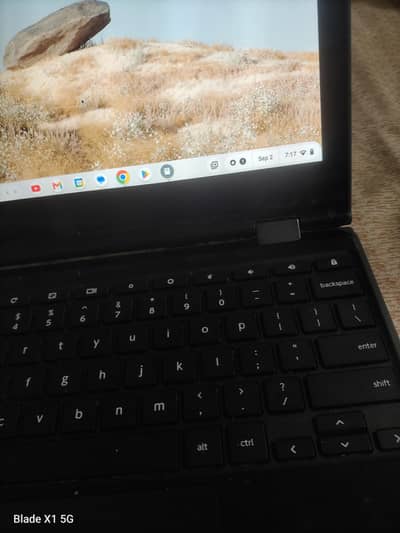 laptop mobile ki tarah gulf no hotel screen bi kam karte han clear