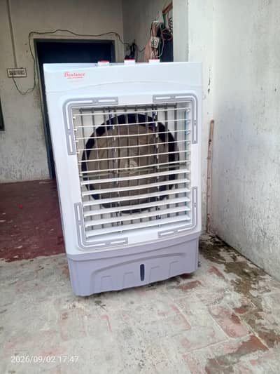 New Air color only 3 months use 2 Year motar warranty