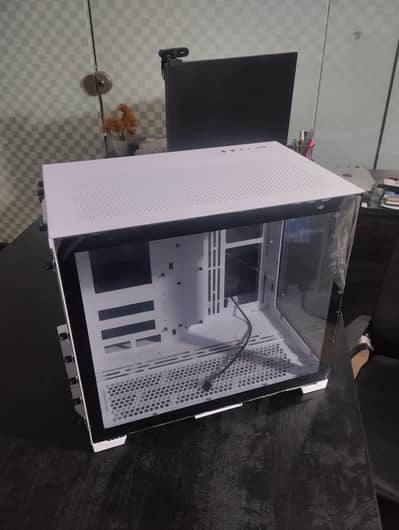 Brand New Lian Li O11 Dynamic Mini (White)