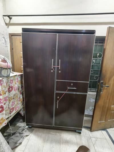 Almari Wardrobe